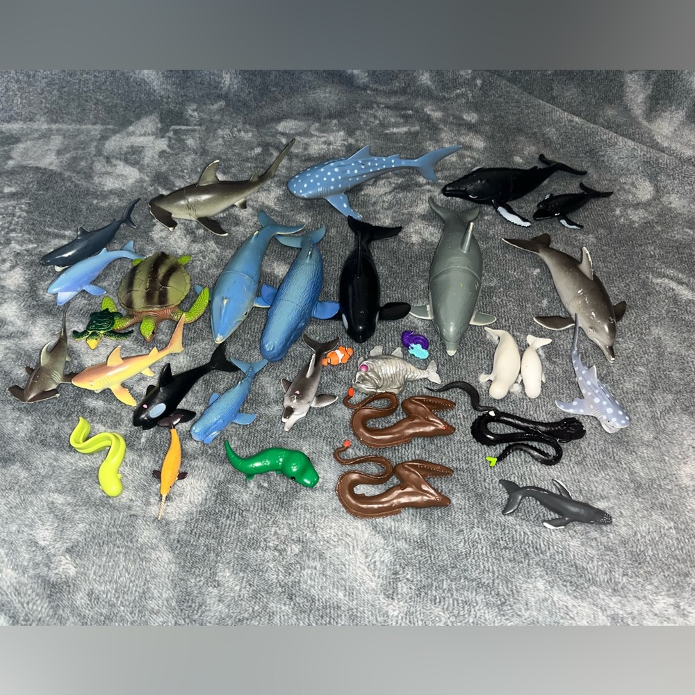 Lot of assorted plastic animals and sea creatures